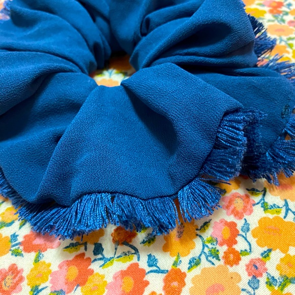 🦋oversized Anthropologie scrunchie🦋 - Picture 2 of 3